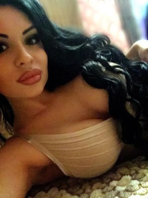 Катя, 8 988 968-69-30 Катя - проститутка с большими формами, 23 лет