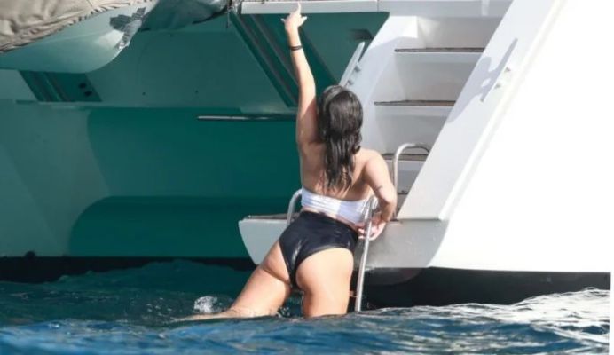 Аня, 8 988 985-56-00