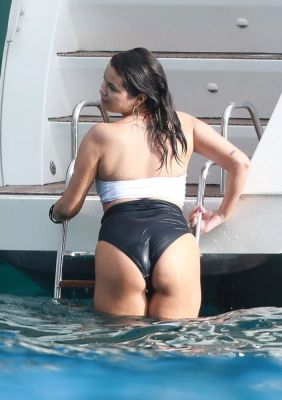 Аня, 8 988 985-56-00